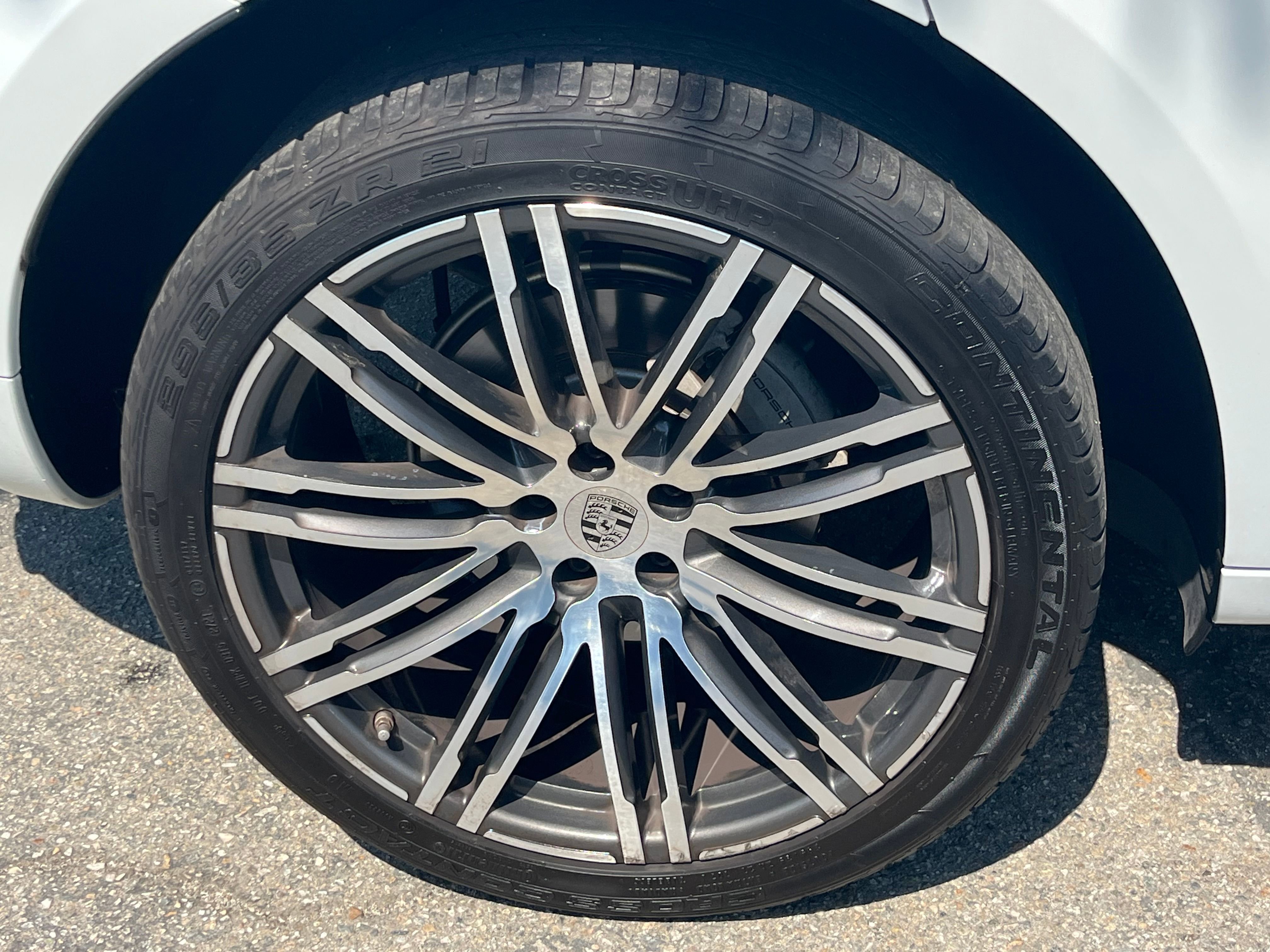 Vehicle image 13 of 82