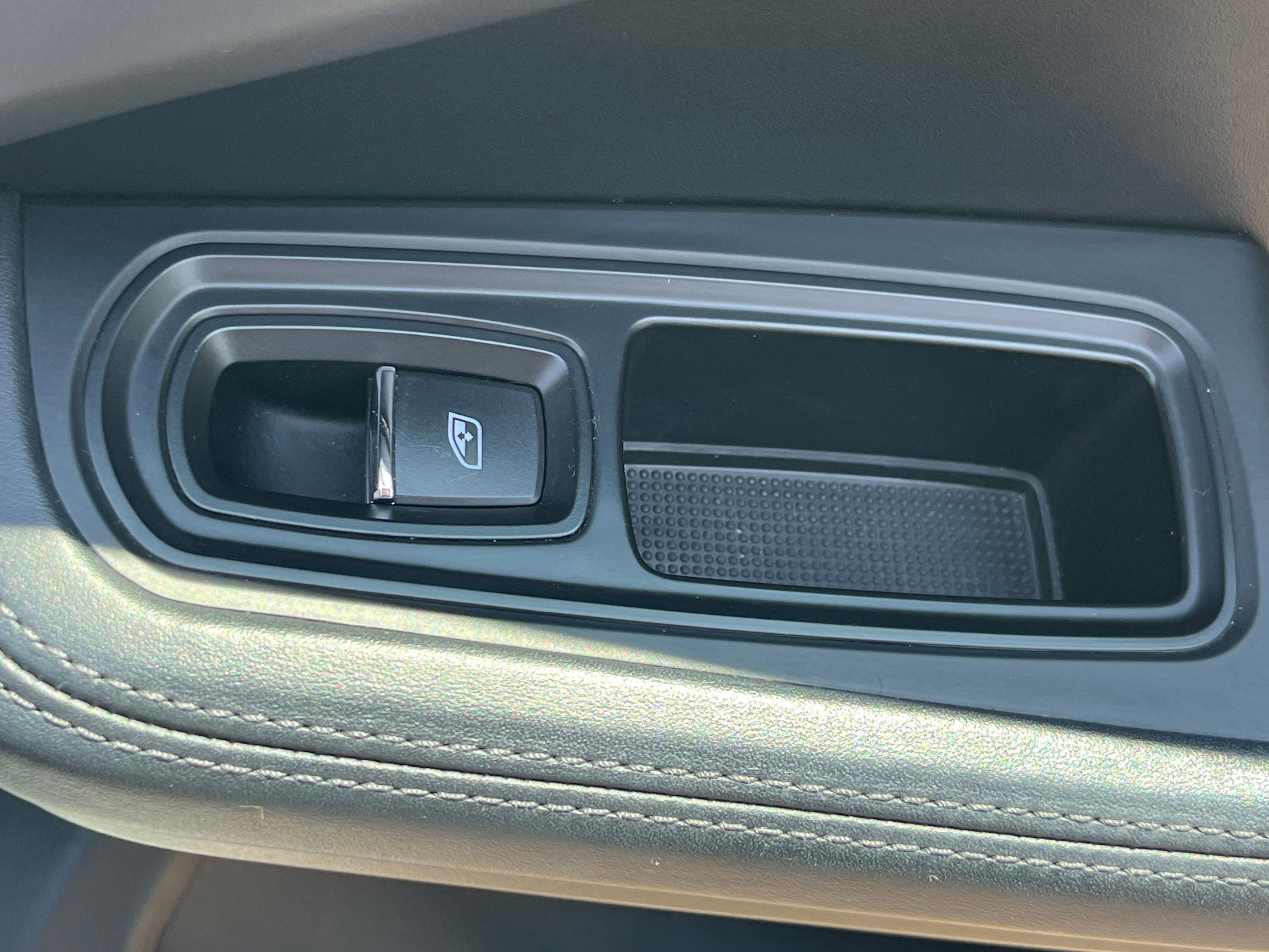 Vehicle image 76 of 82
