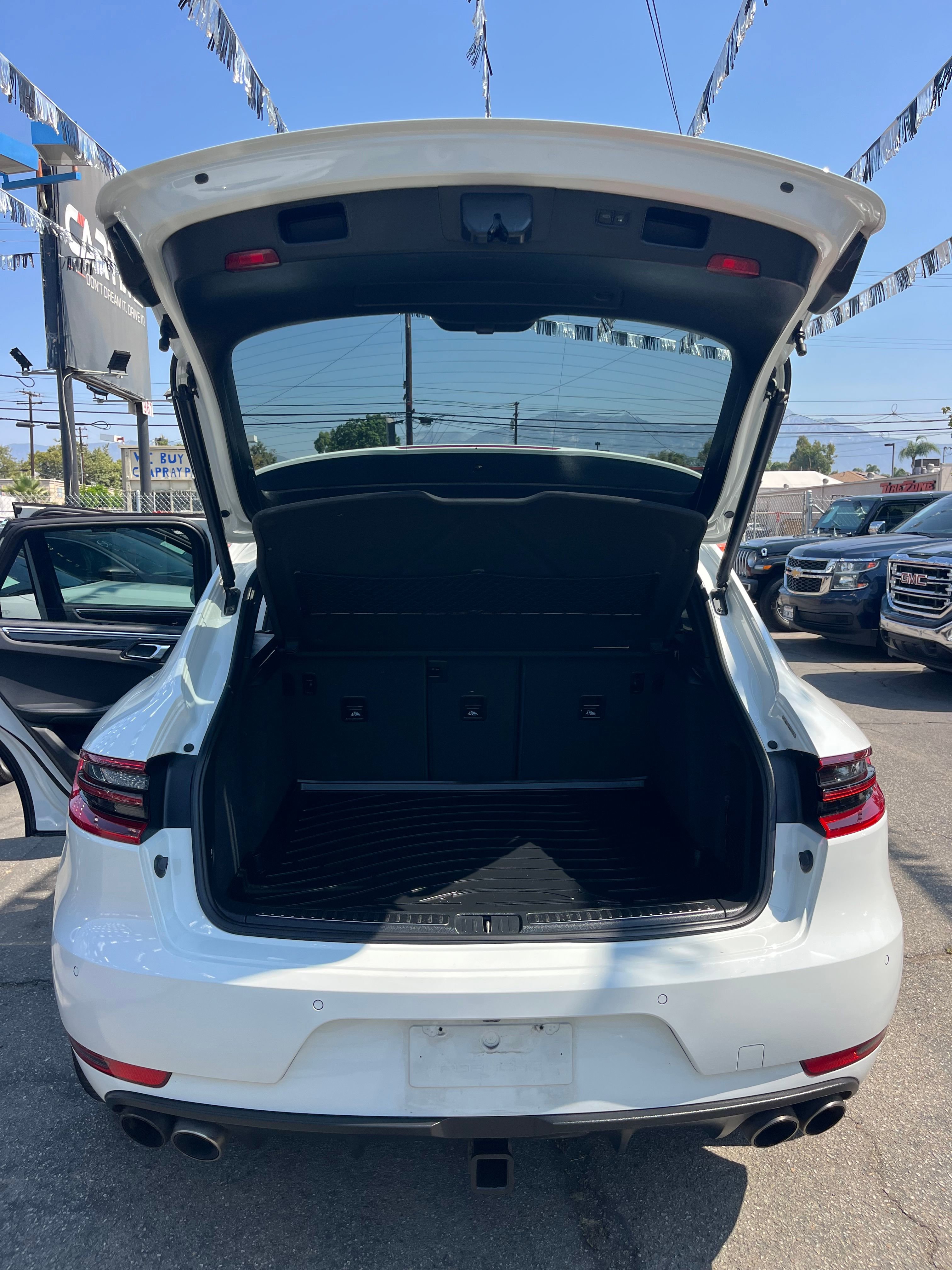 Vehicle image 15 of 82