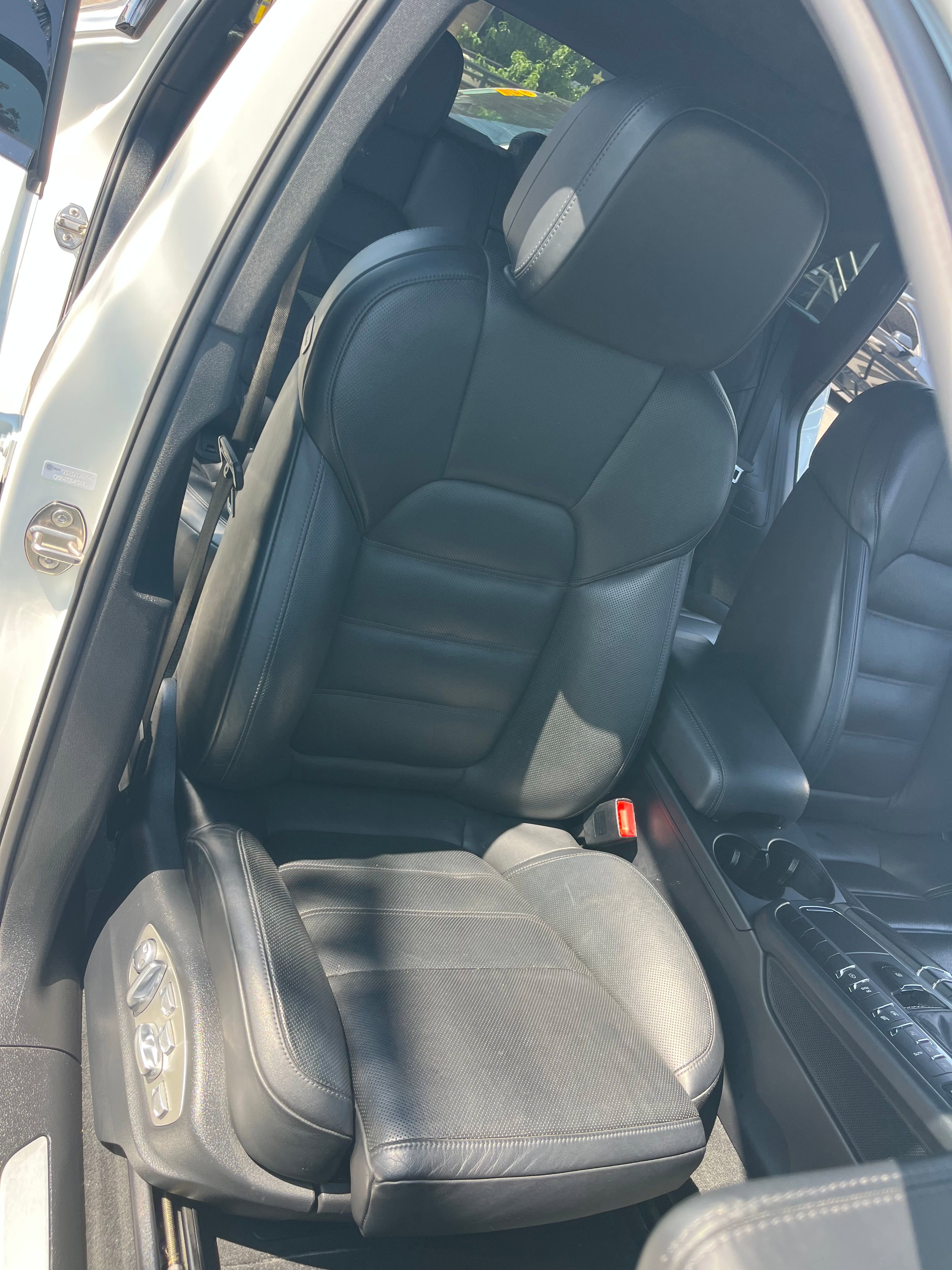 Vehicle image 19 of 82