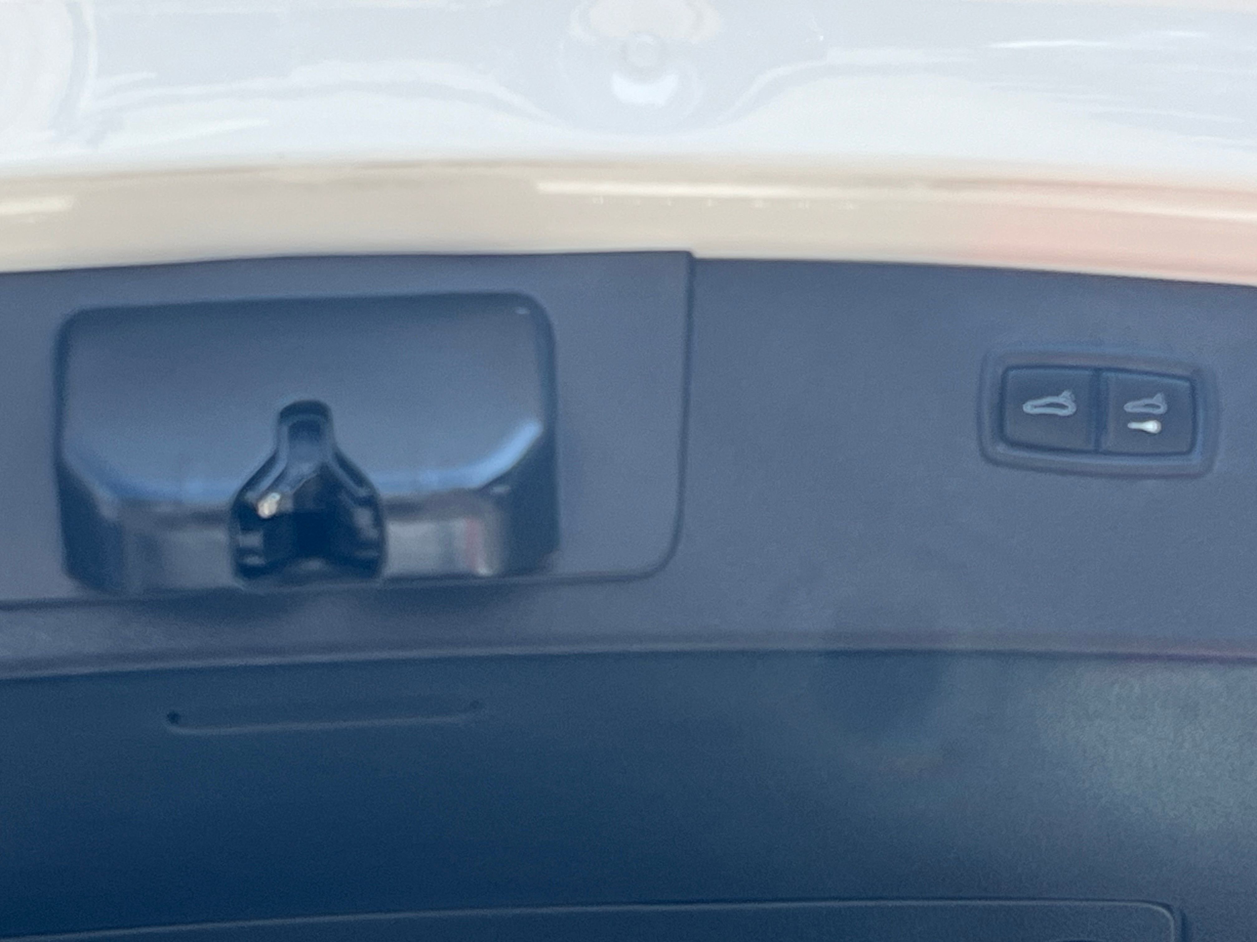 Vehicle image 69 of 82