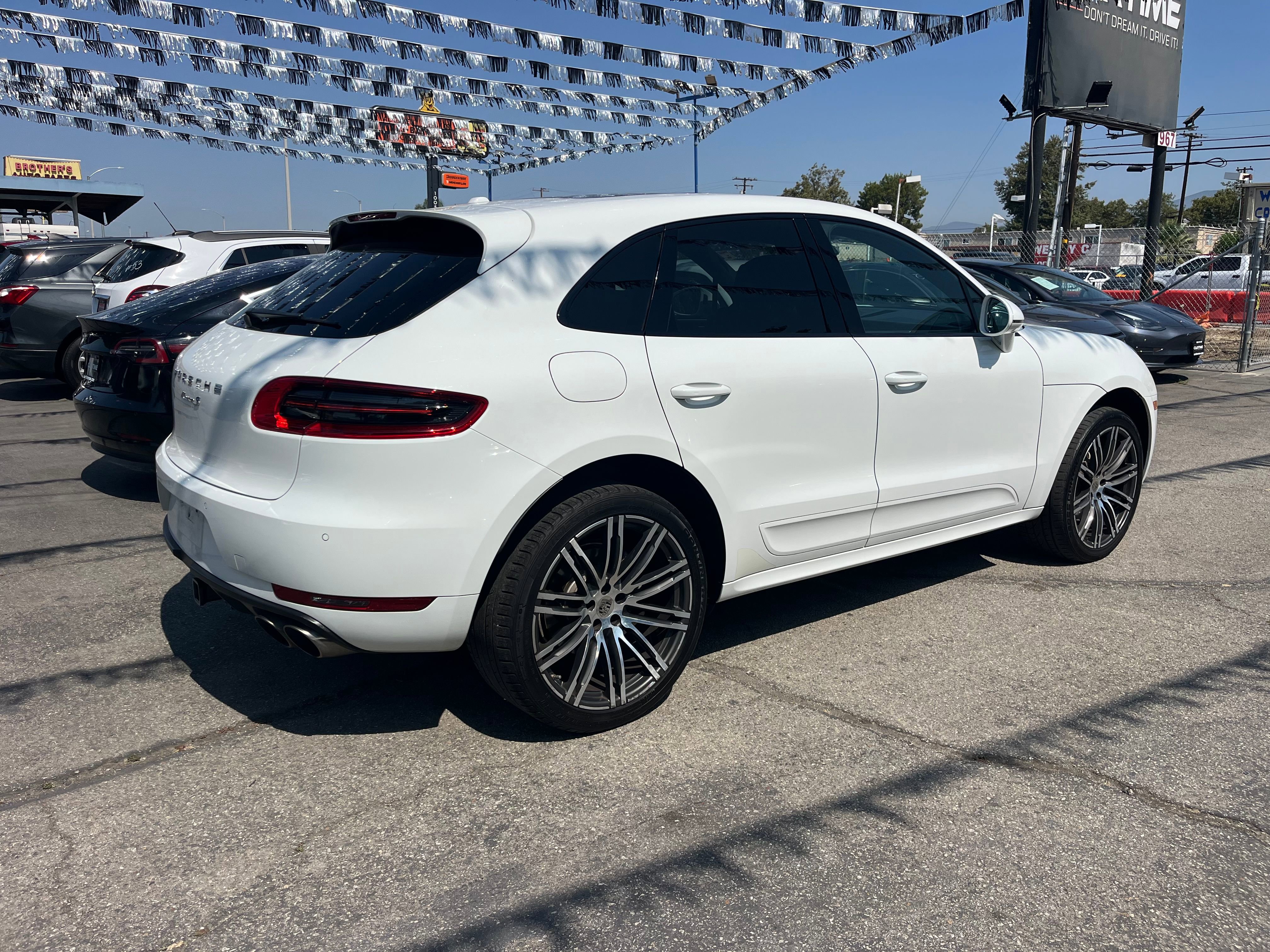 Vehicle image 8 of 82