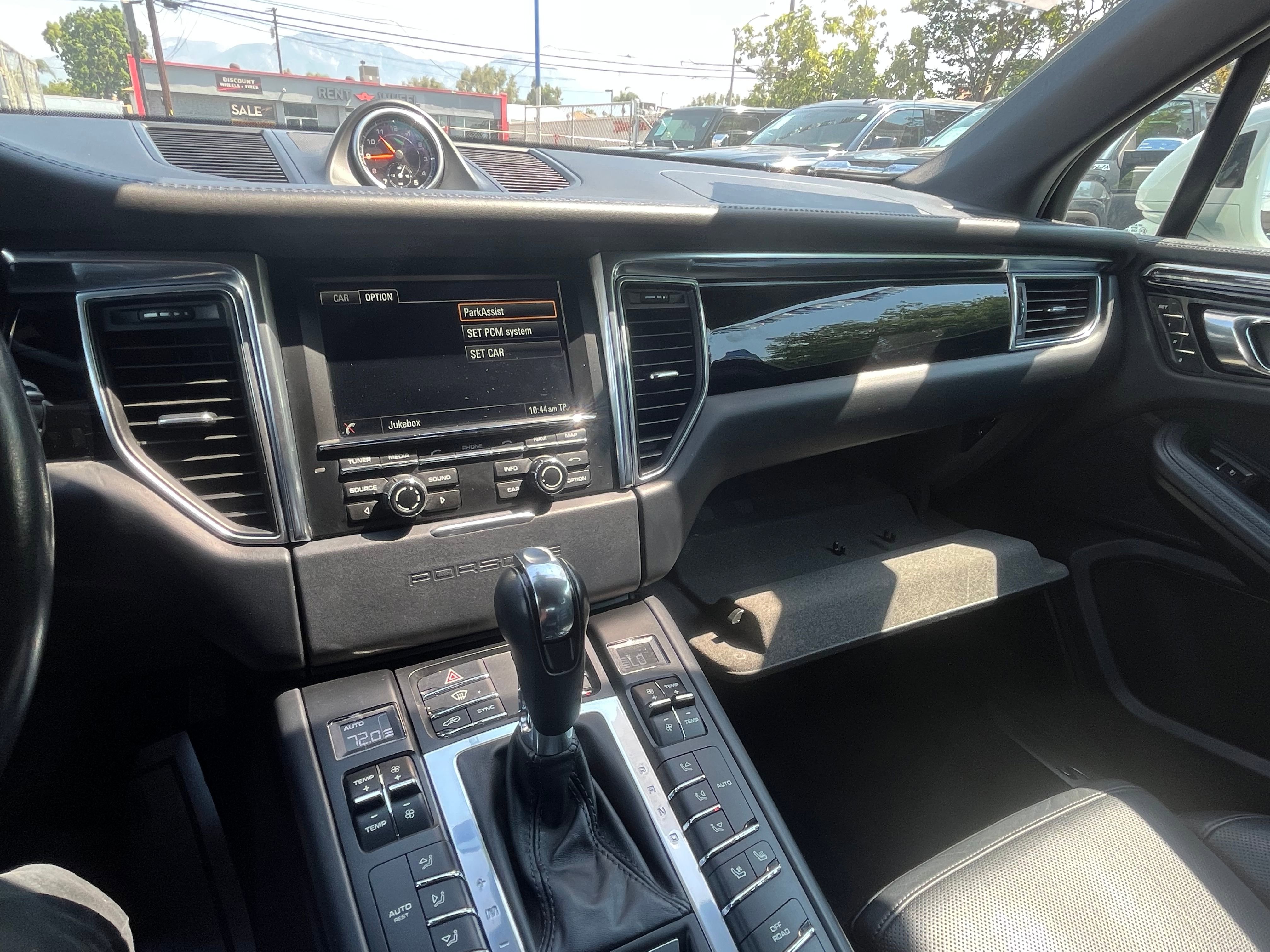 Vehicle image 28 of 82