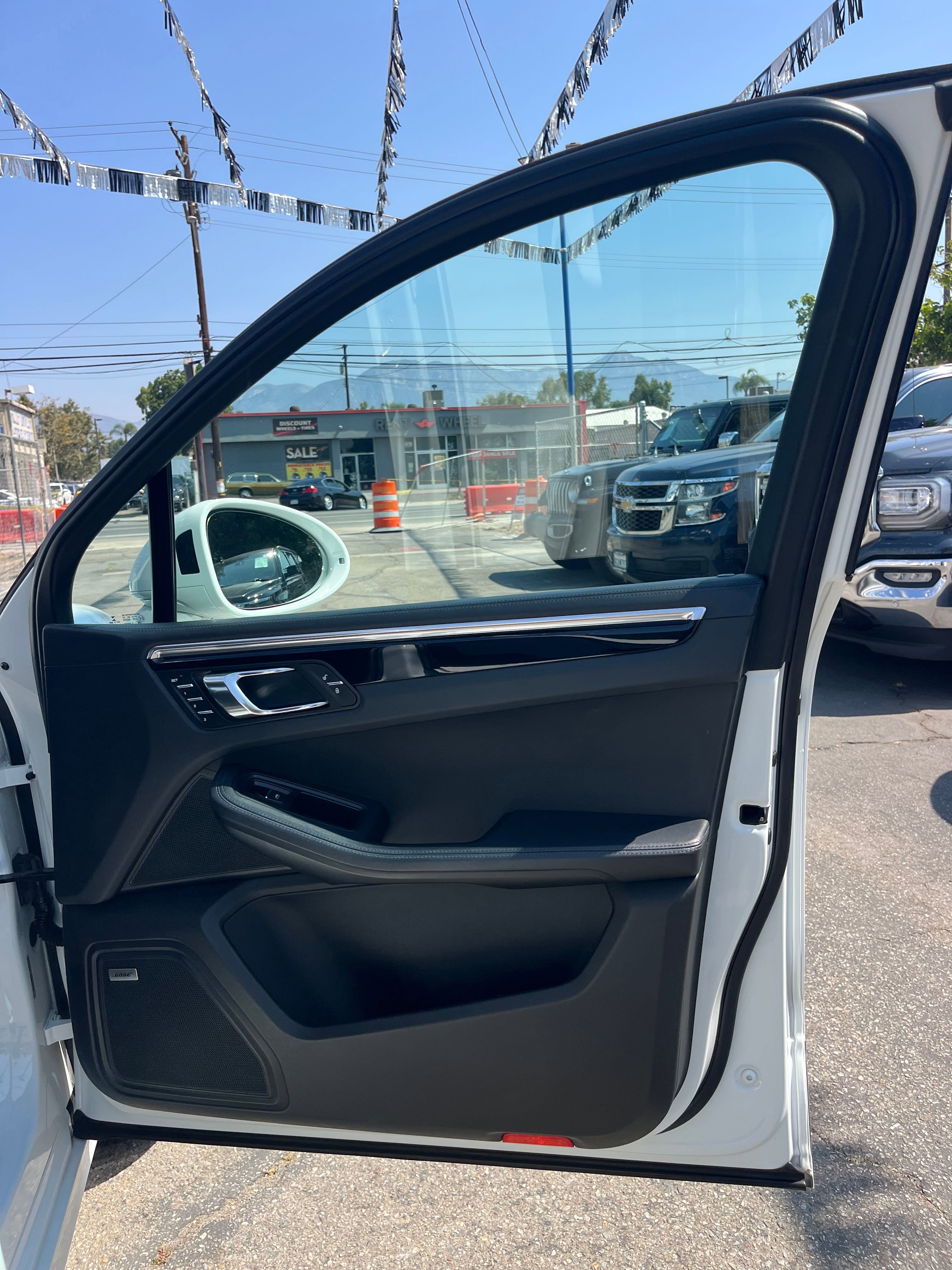 Vehicle image 75 of 82