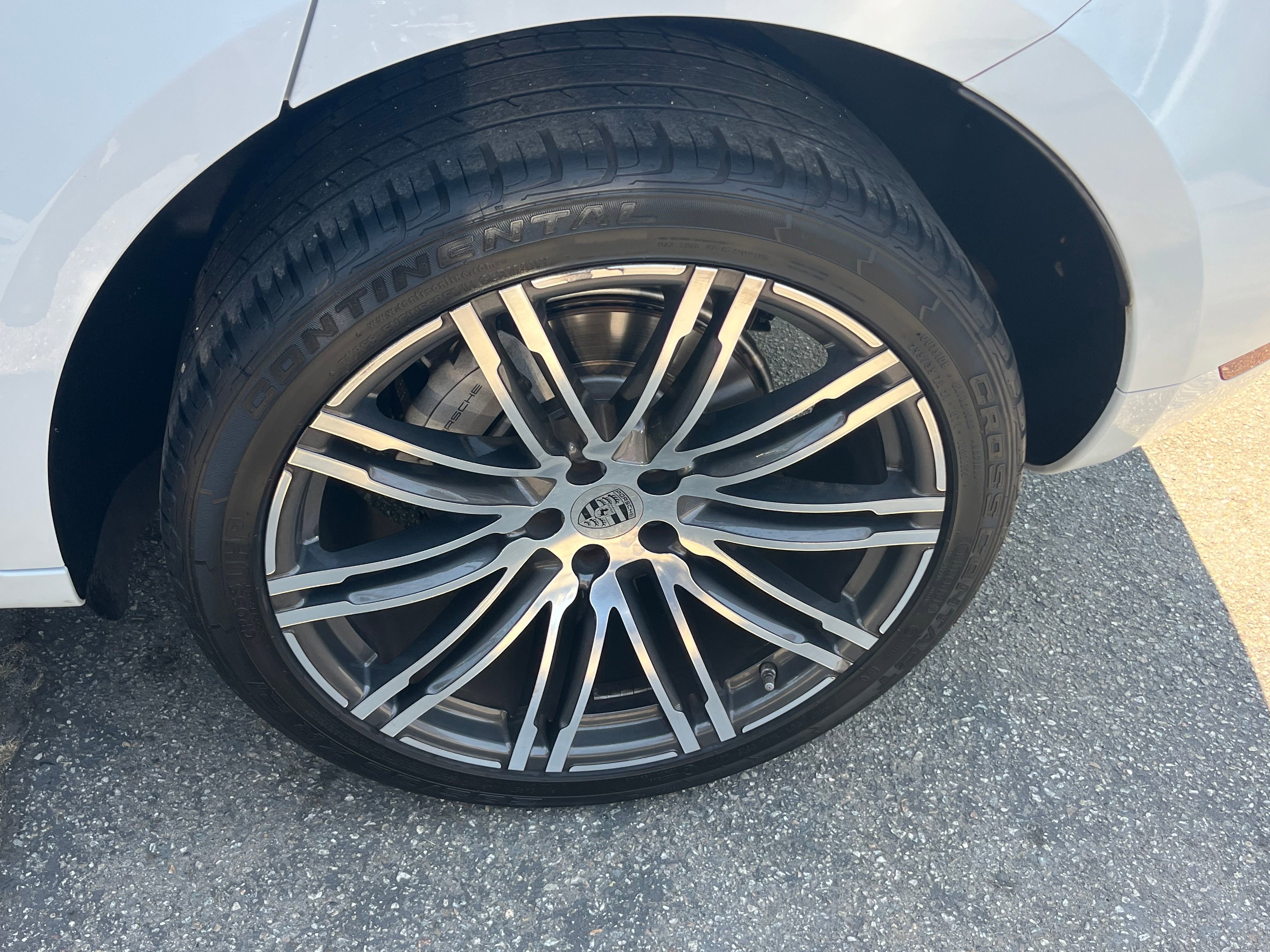 Vehicle image 12 of 82