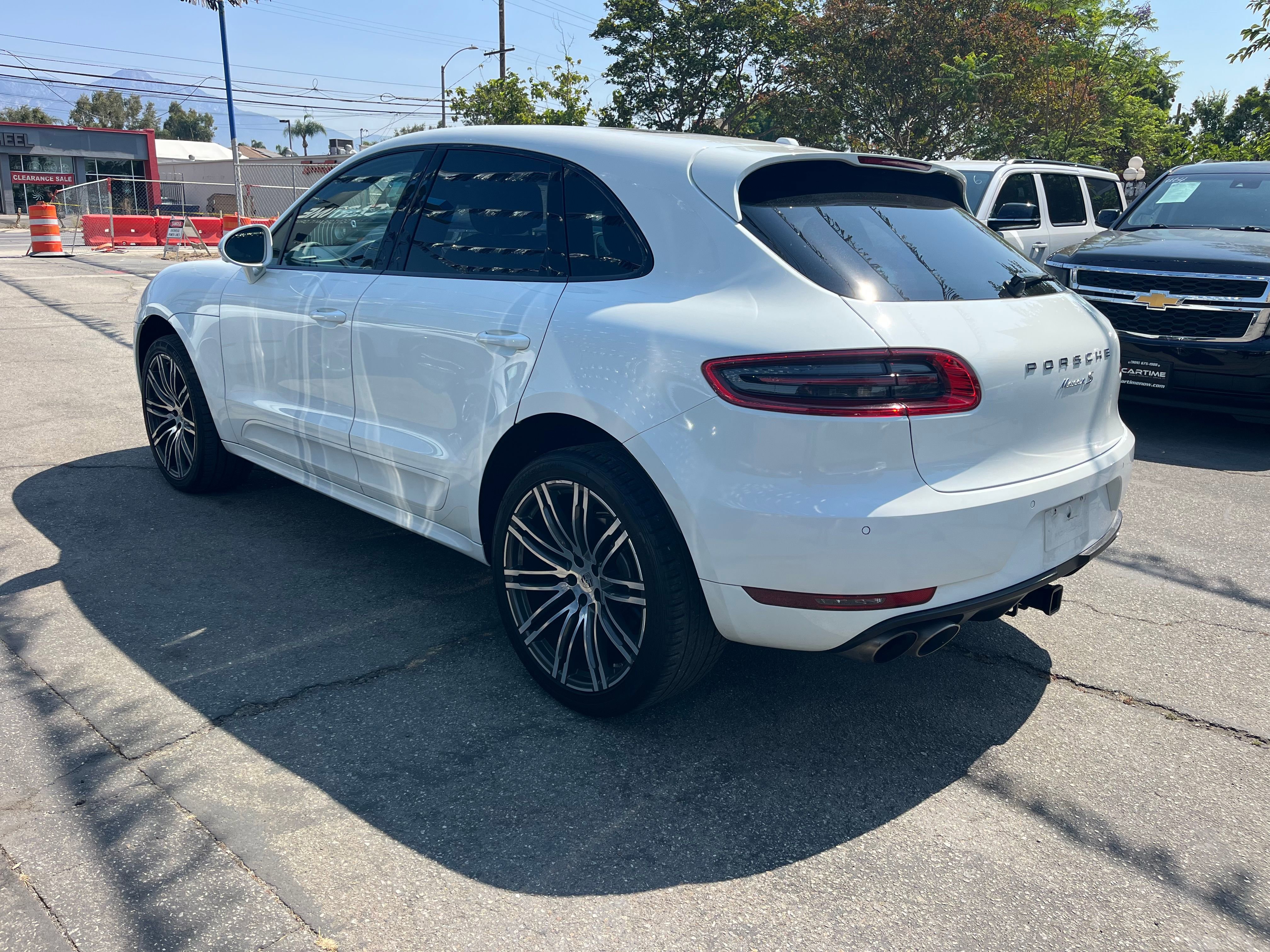 Vehicle image 9 of 82