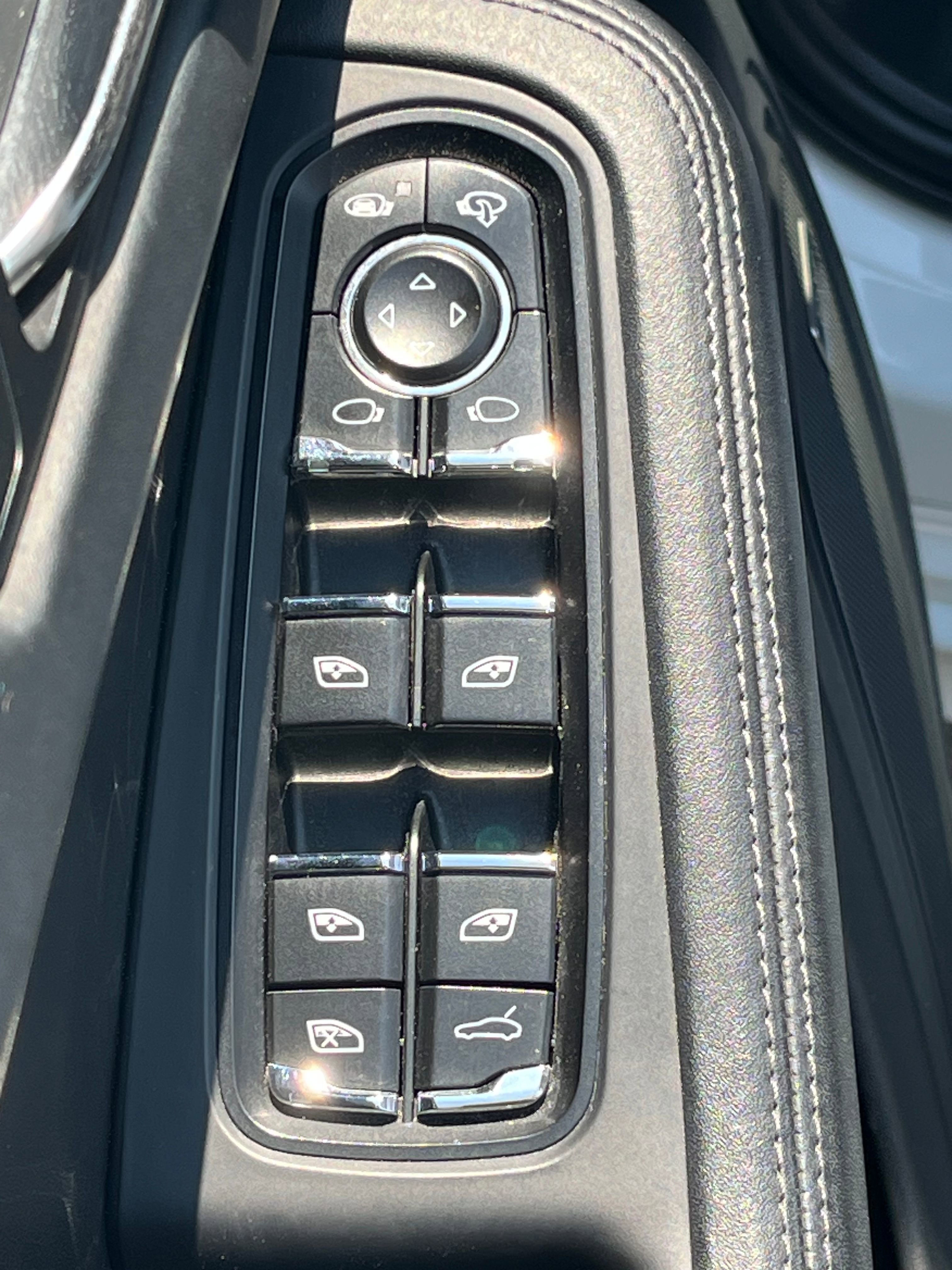 Vehicle image 59 of 82
