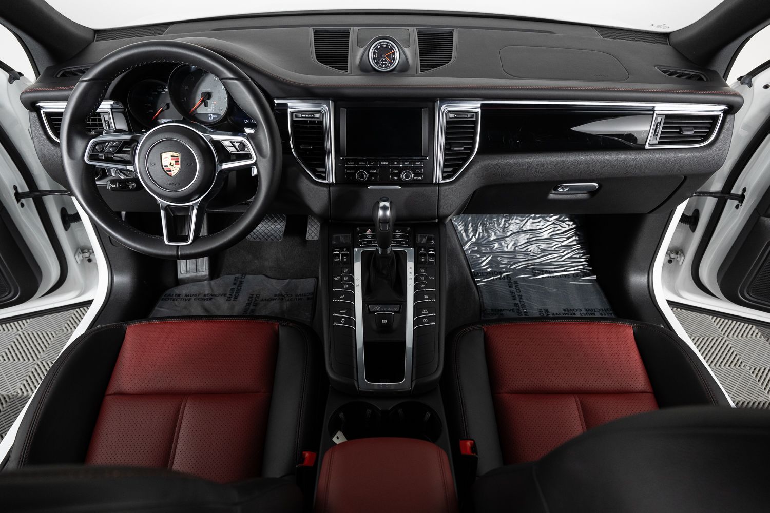 2016 Porsche Macan S Image 30 of 44