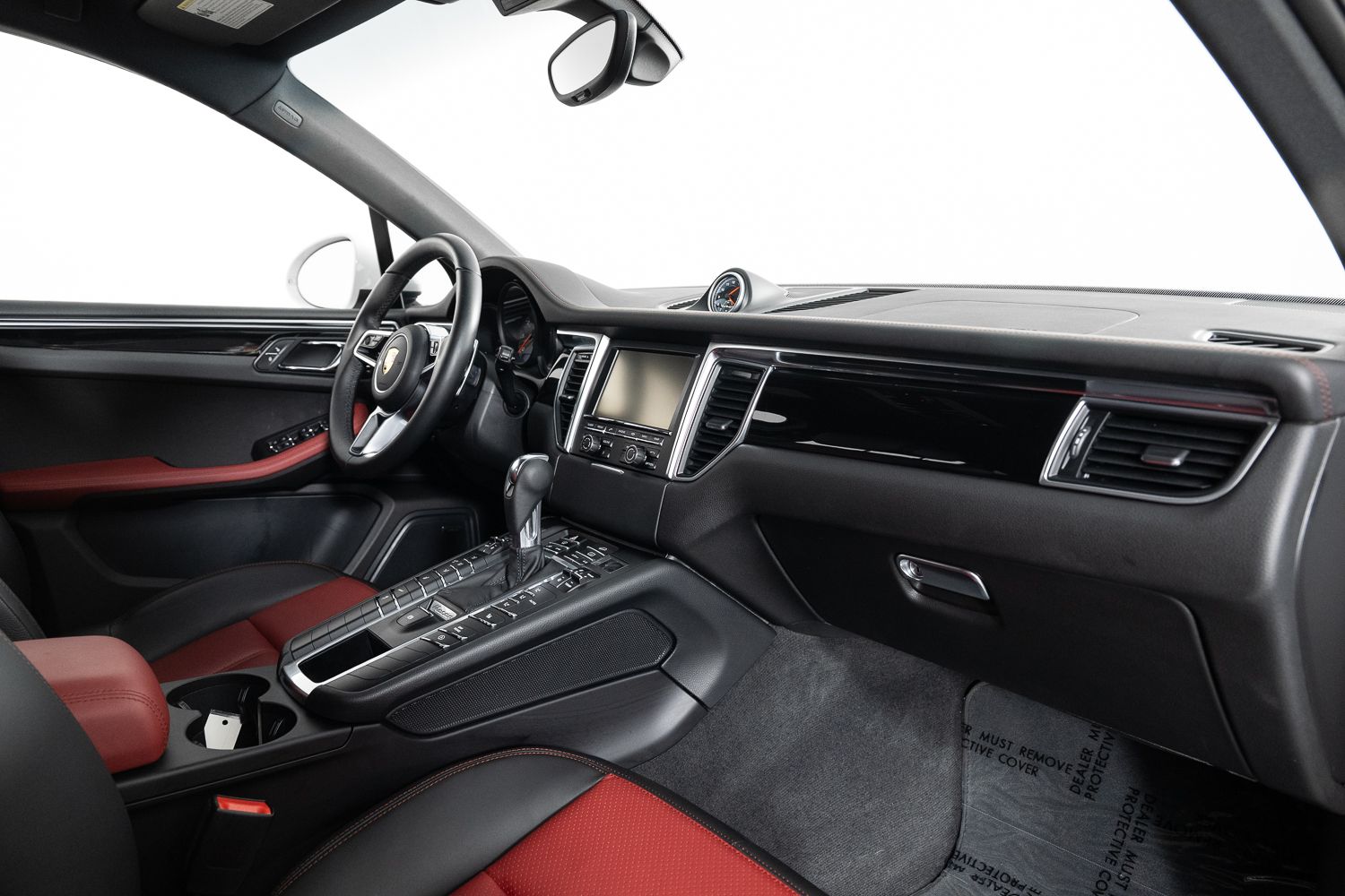 2016 Porsche Macan S Image 28 of 44