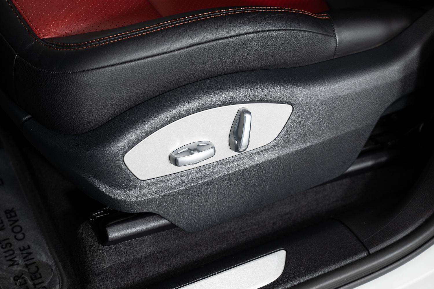 2016 Porsche Macan S Image 42 of 44