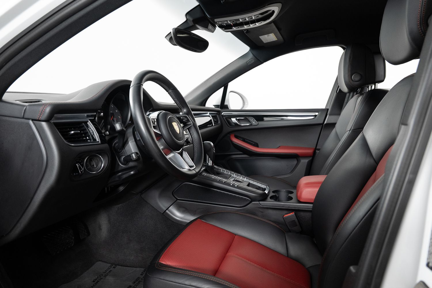 2016 Porsche Macan S Image 40 of 44