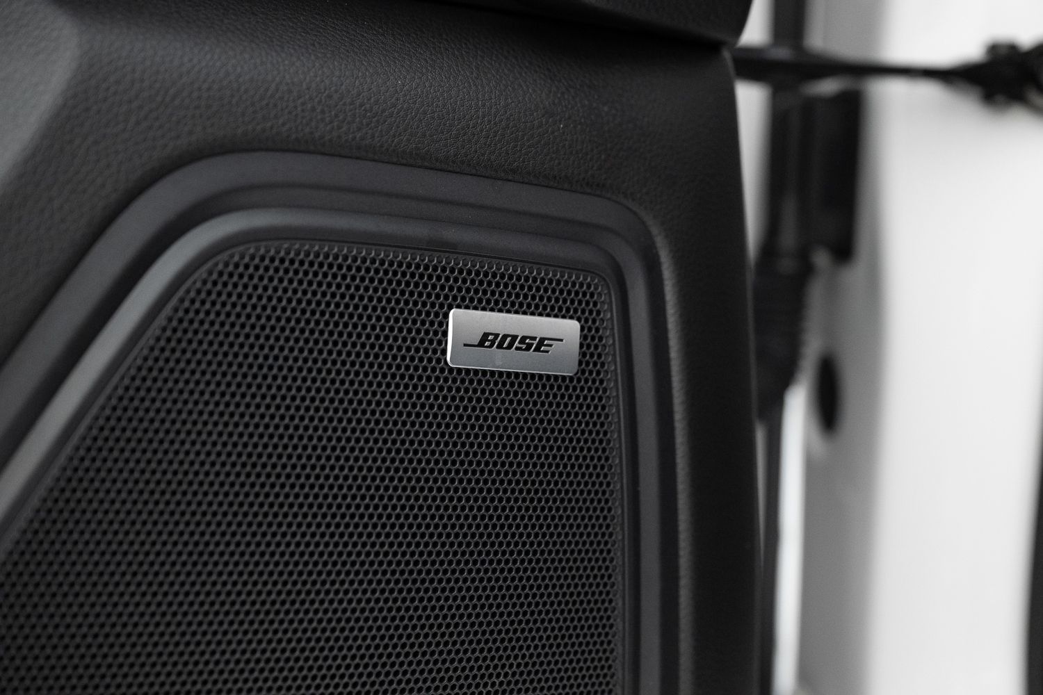 2016 Porsche Macan S Image 36 of 44