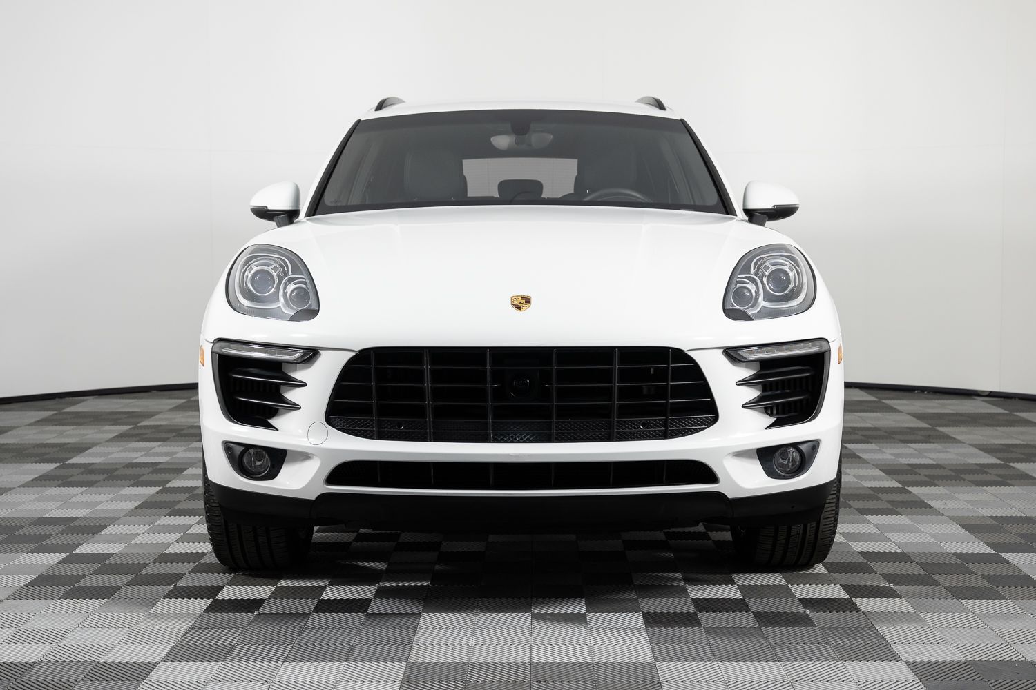 2016 Porsche Macan S Image 4 of 44