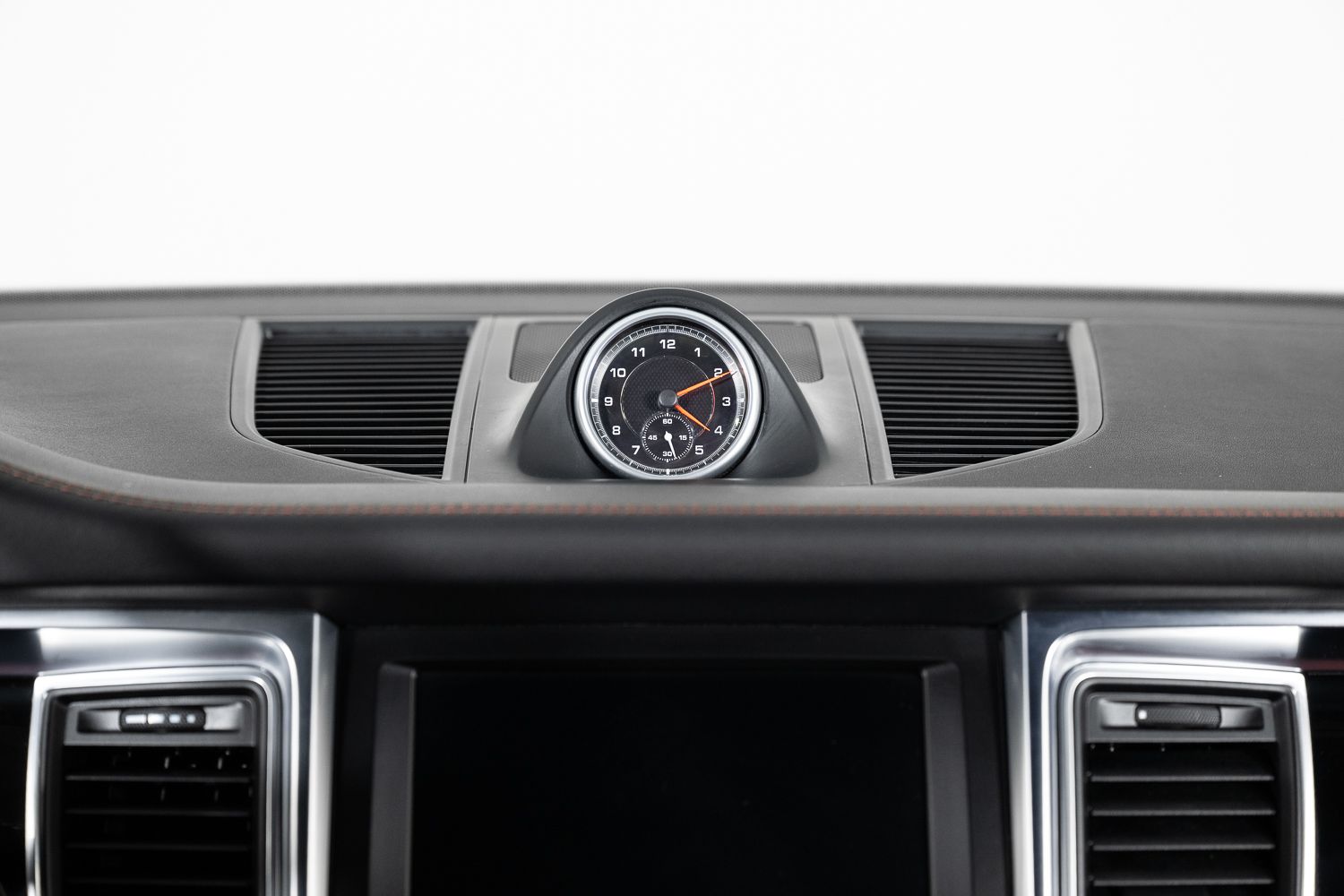 2016 Porsche Macan S Image 43 of 44