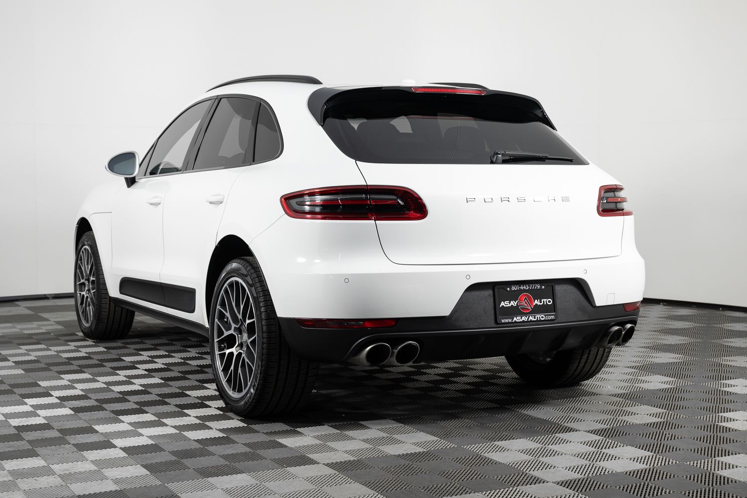 2016 Porsche Macan S Image 10 of 44