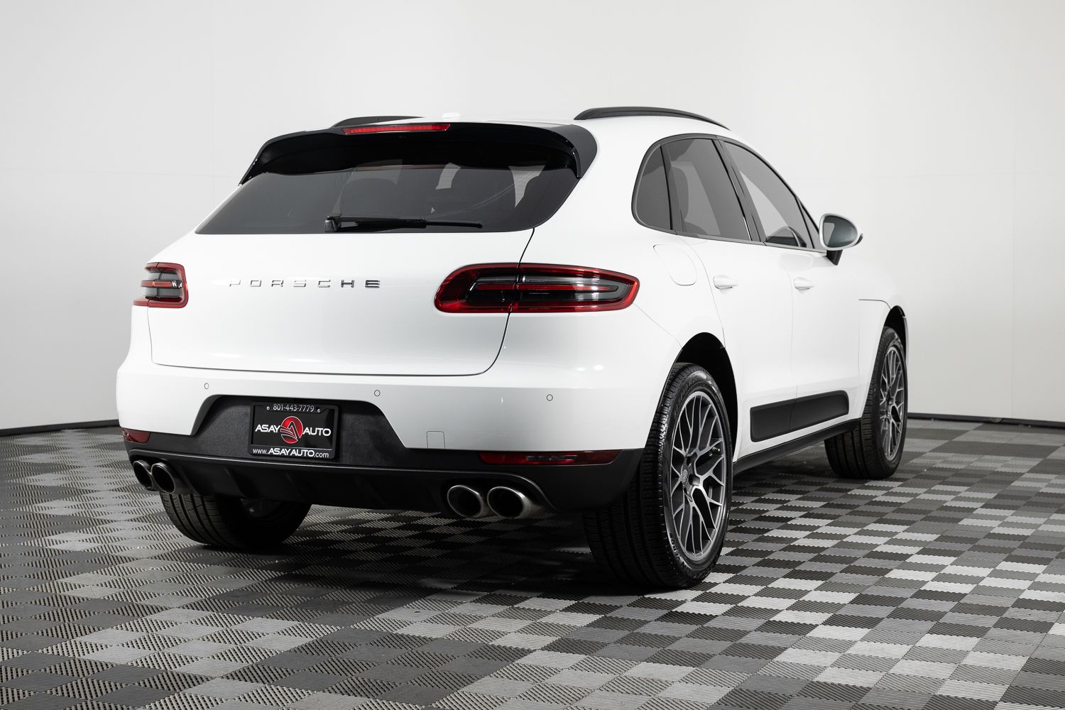2016 Porsche Macan S Image 6 of 44
