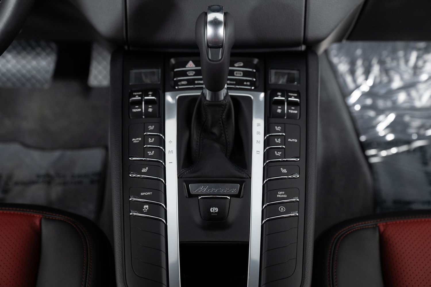 2016 Porsche Macan S Image 34 of 44