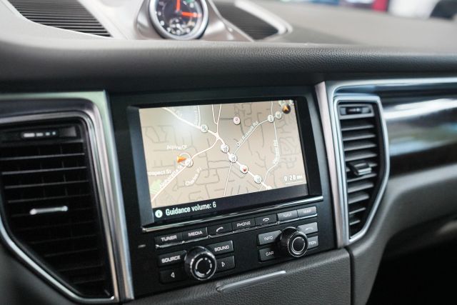 2016 Porsche Macan S Image 47 of 66