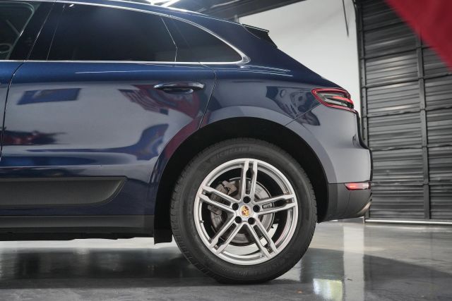 2016 Porsche Macan S Image 26 of 66