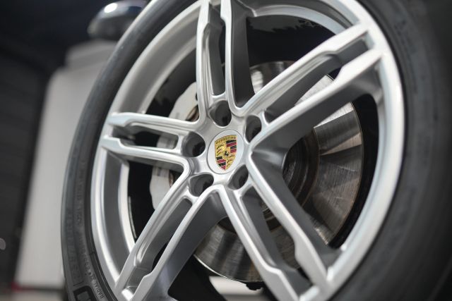 2016 Porsche Macan S Image 24 of 66