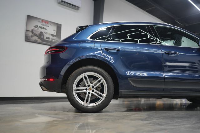 2016 Porsche Macan S Image 14 of 66