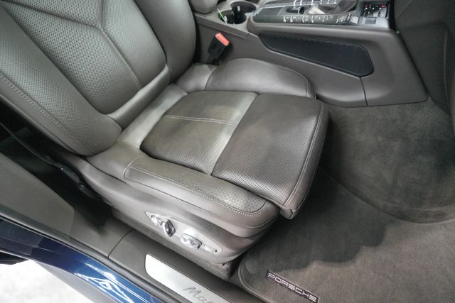 2016 Porsche Macan S Image 36 of 66