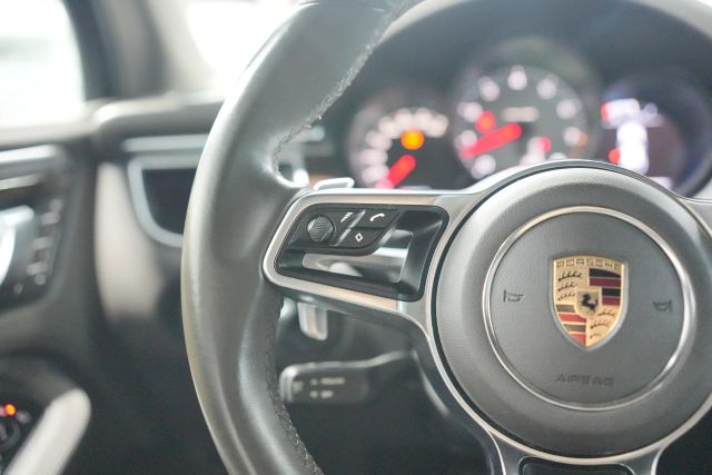 2016 Porsche Macan S Image 62 of 66