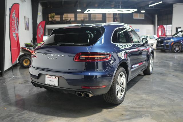 2016 Porsche Macan S Image 15 of 66
