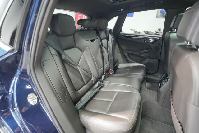2016 Porsche Macan S Image 29 of 66