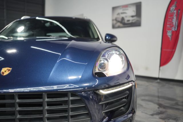 2016 Porsche Macan S Image 3 of 66