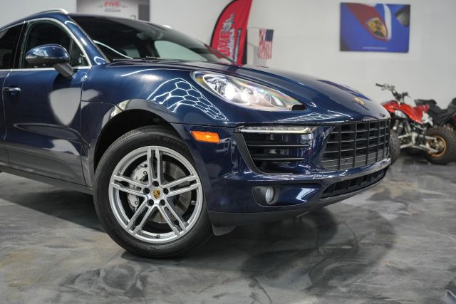 2016 Porsche Macan S Image 9 of 66