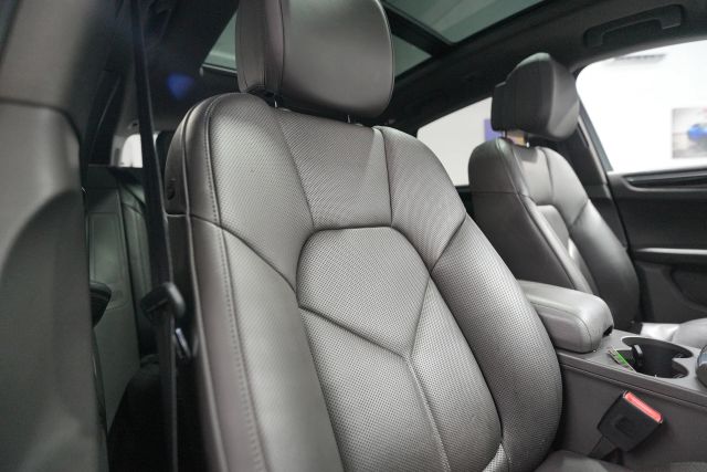 2016 Porsche Macan S Image 30 of 66