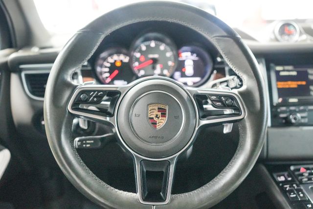 2016 Porsche Macan S Image 43 of 66