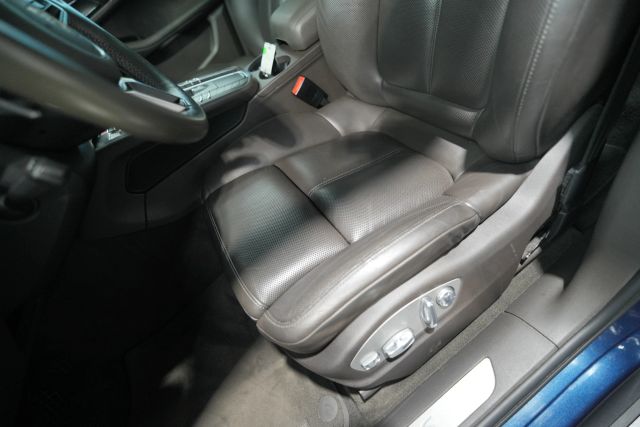 2016 Porsche Macan S Image 37 of 66