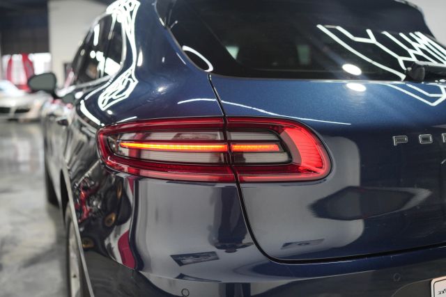 2016 Porsche Macan S Image 28 of 66