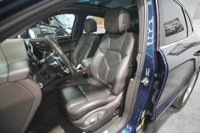 2016 Porsche Macan S Image 35 of 66