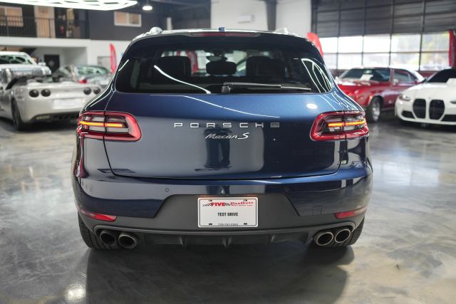 2016 Porsche Macan S Image 17 of 66