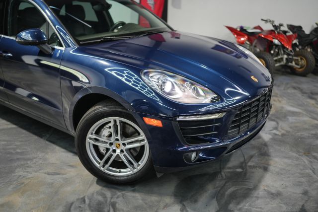 2016 Porsche Macan S Image 8 of 66