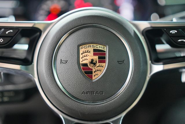 2016 Porsche Macan S Image 42 of 66