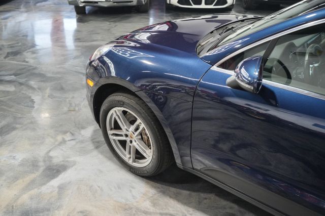 2016 Porsche Macan S Image 18 of 66