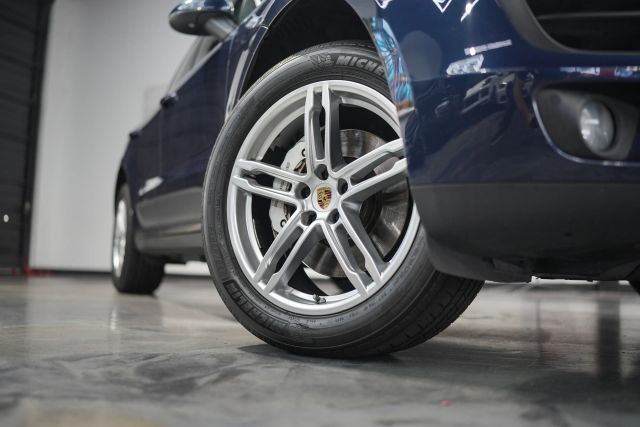 2016 Porsche Macan S Image 23 of 66