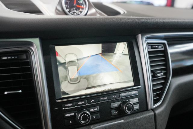 2016 Porsche Macan S Image 46 of 66