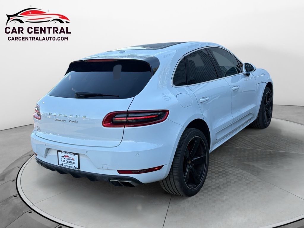 2016 Porsche Macan Turbo Image 5 of 30