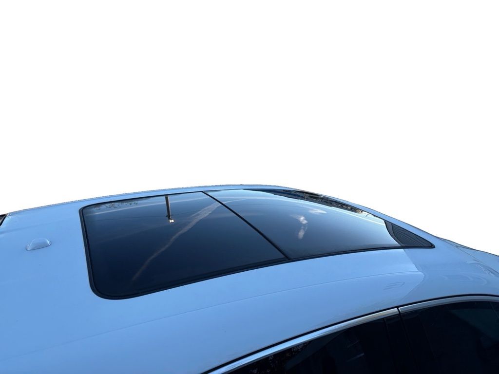 2016 Porsche Macan Turbo Image 28 of 30