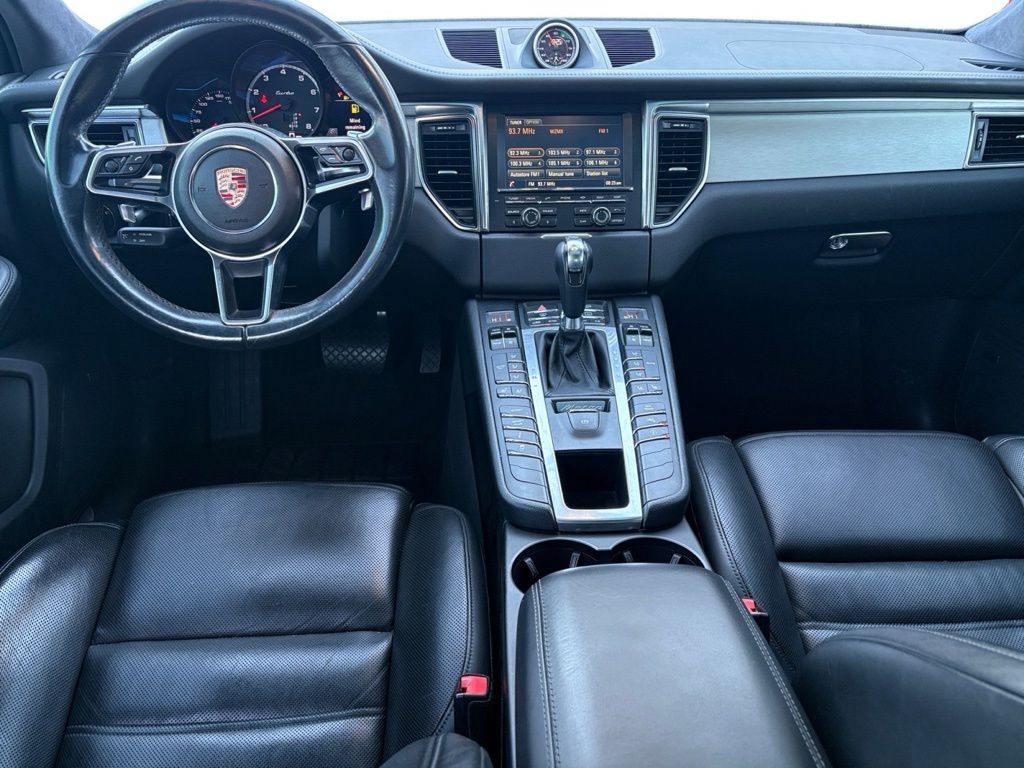 2016 Porsche Macan Turbo Image 29 of 30