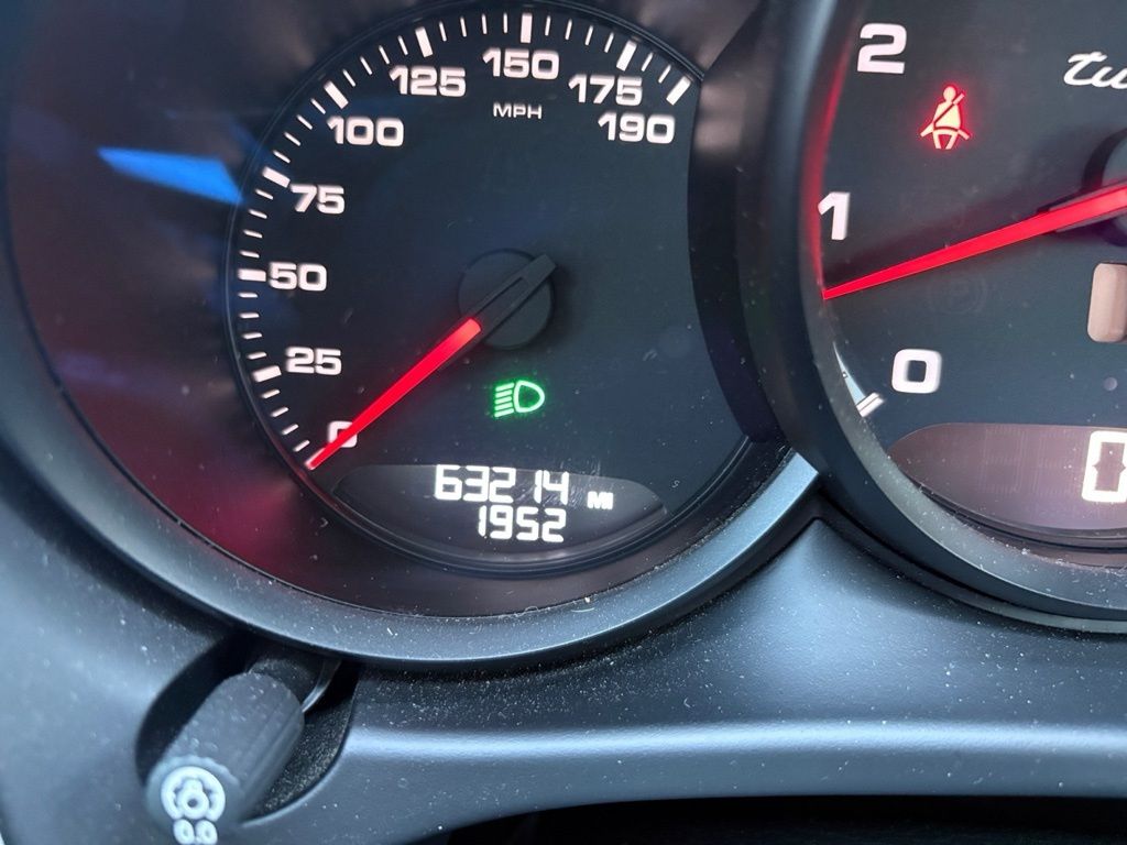 2016 Porsche Macan Turbo Image 20 of 30