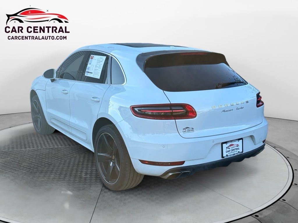 2016 Porsche Macan Turbo Image 7 of 30
