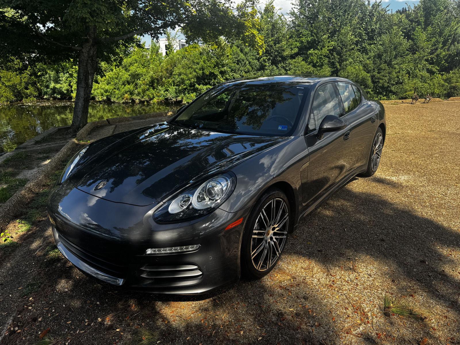 2016 Porsche Panamera 4 Image 2 of 20