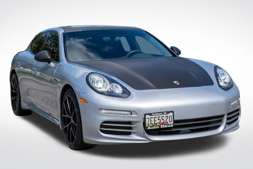 2016 Porsche Panamera 4 Image 3 of 46