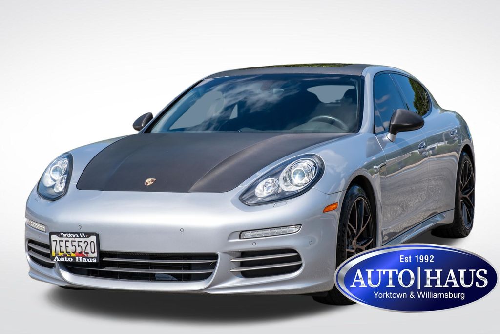 2016 Porsche Panamera 4 Image 1 of 46